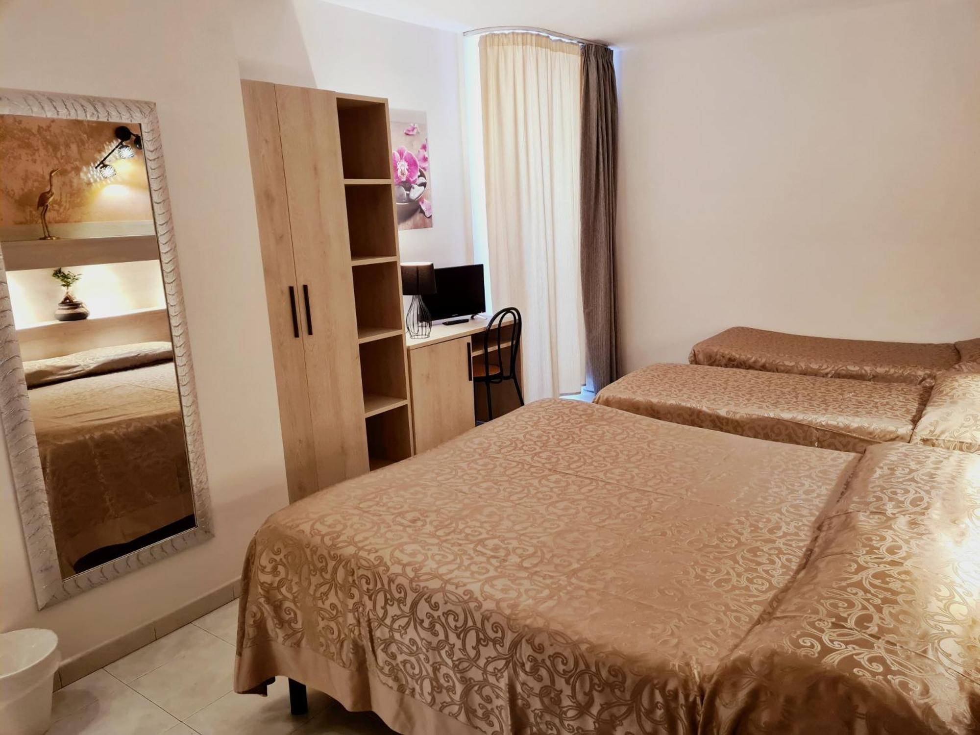 Hotel Laura チェゼナーティコ 部屋 写真