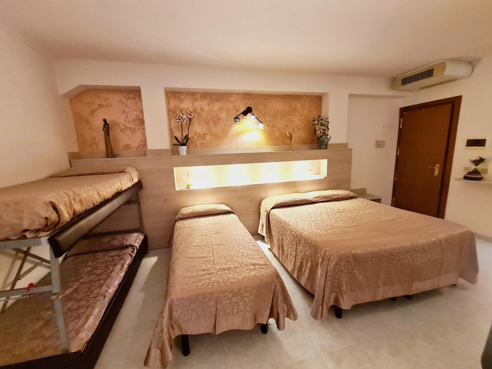 Hotel Laura チェゼナーティコ 部屋 写真
