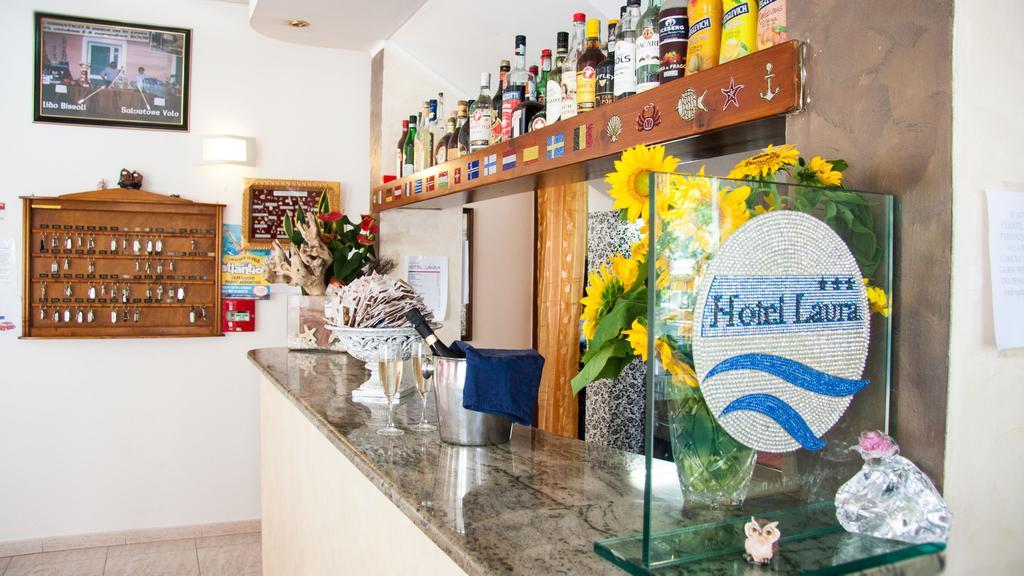 Hotel Laura チェゼナーティコ エクステリア 写真
